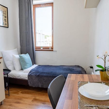 Central - Bright - Calm Studio For Solo Travellers بودابست المظهر الخارجي الصورة