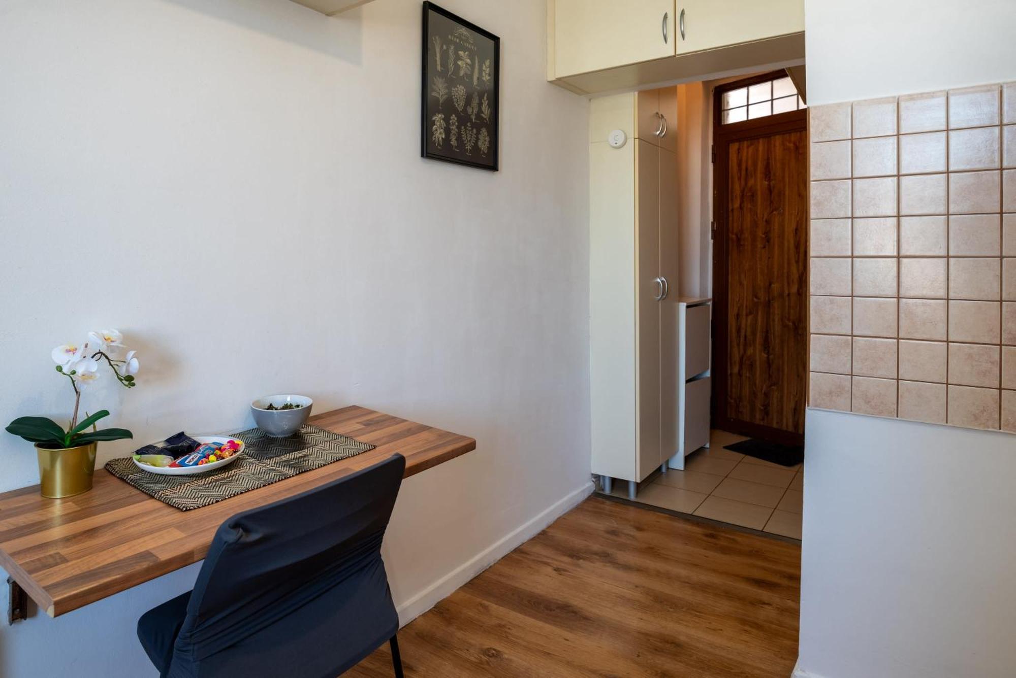 Central - Bright - Calm Studio For Solo Travellers بودابست المظهر الخارجي الصورة