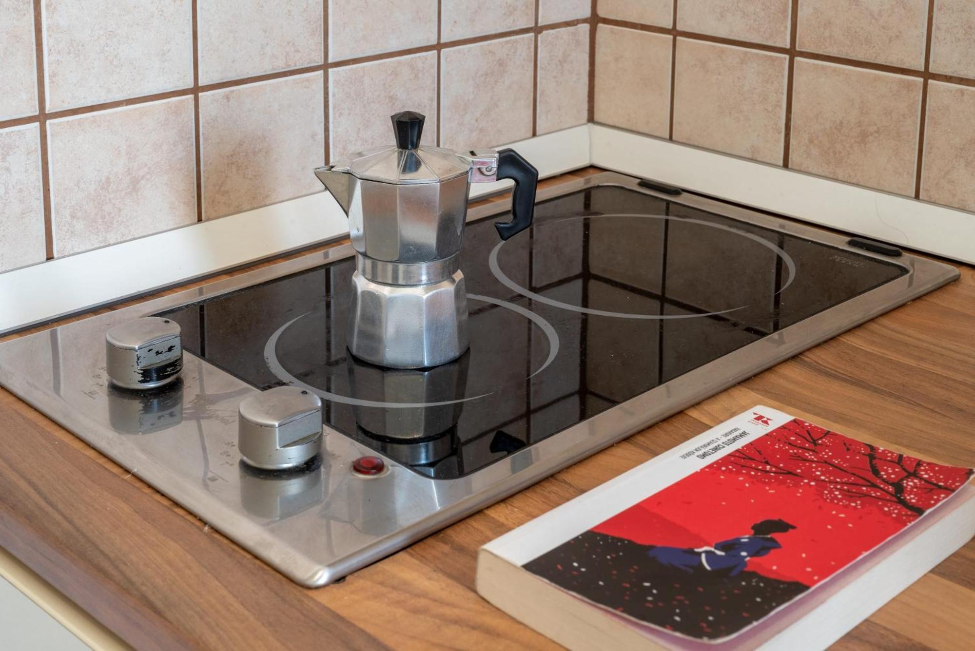 Central - Bright - Calm Studio For Solo Travellers بودابست المظهر الخارجي الصورة